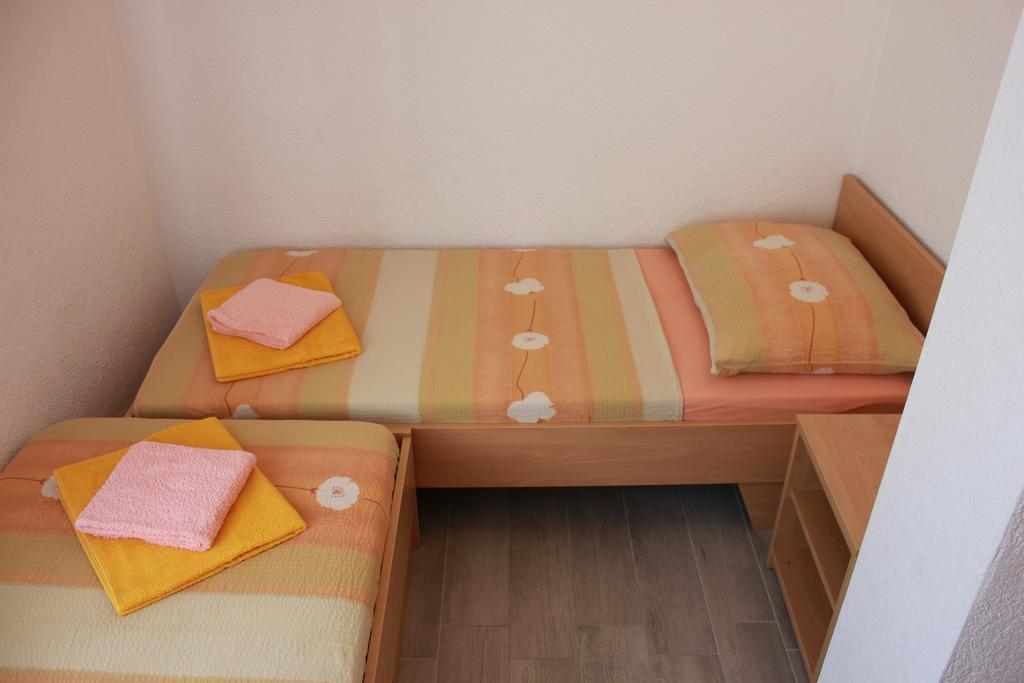 Apartments Roko Рогозница Экстерьер фото