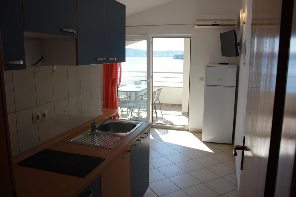 Apartments Roko Рогозница Экстерьер фото