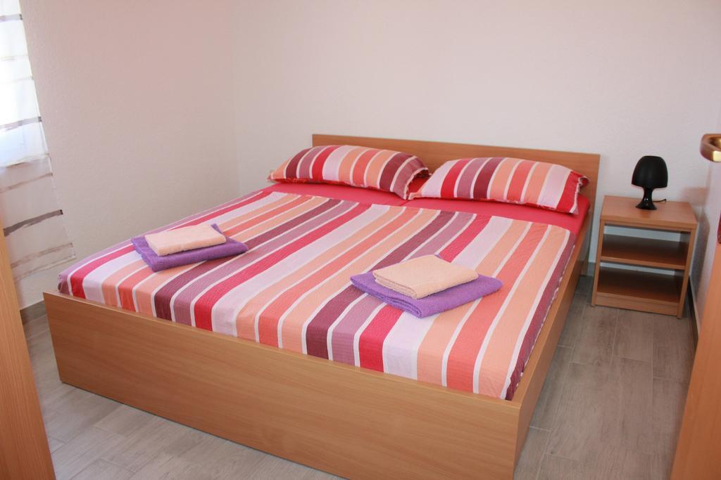 Apartments Roko Рогозница Экстерьер фото