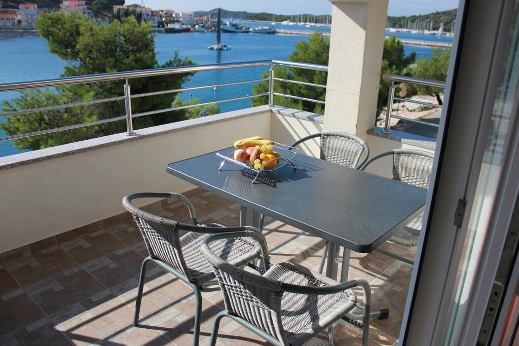 Apartments Roko Рогозница Экстерьер фото